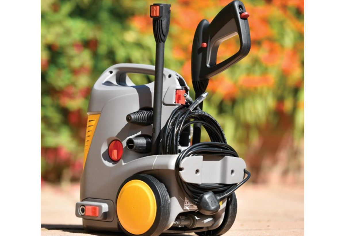 Τα εξαρτήματα αποθηκευμένα πάνω στο μηχάνημα.